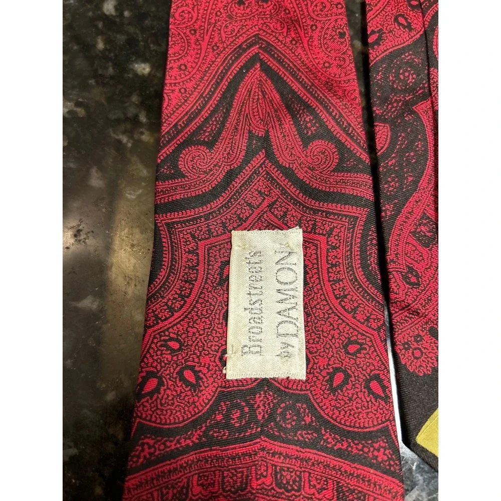 Broadstairs by Damon Men's Tie Red Black Paisley‎ Silk Classic Length